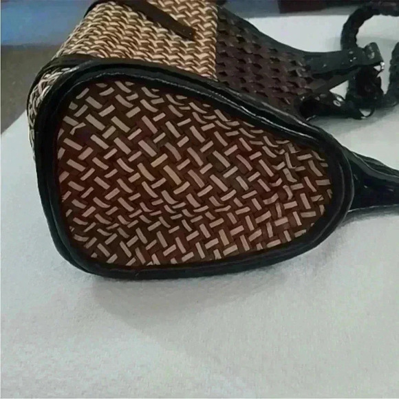 BEAUTIFUL HANDMADE BROWN AND BEIGE
Woven Shoulder Bag - Picture 4 of 11